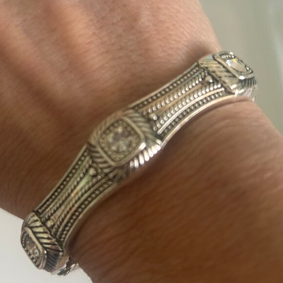 Trendy Silvertone hinged bracelet w/white crystal stones & bead and rope detail - Picture 3 of 3